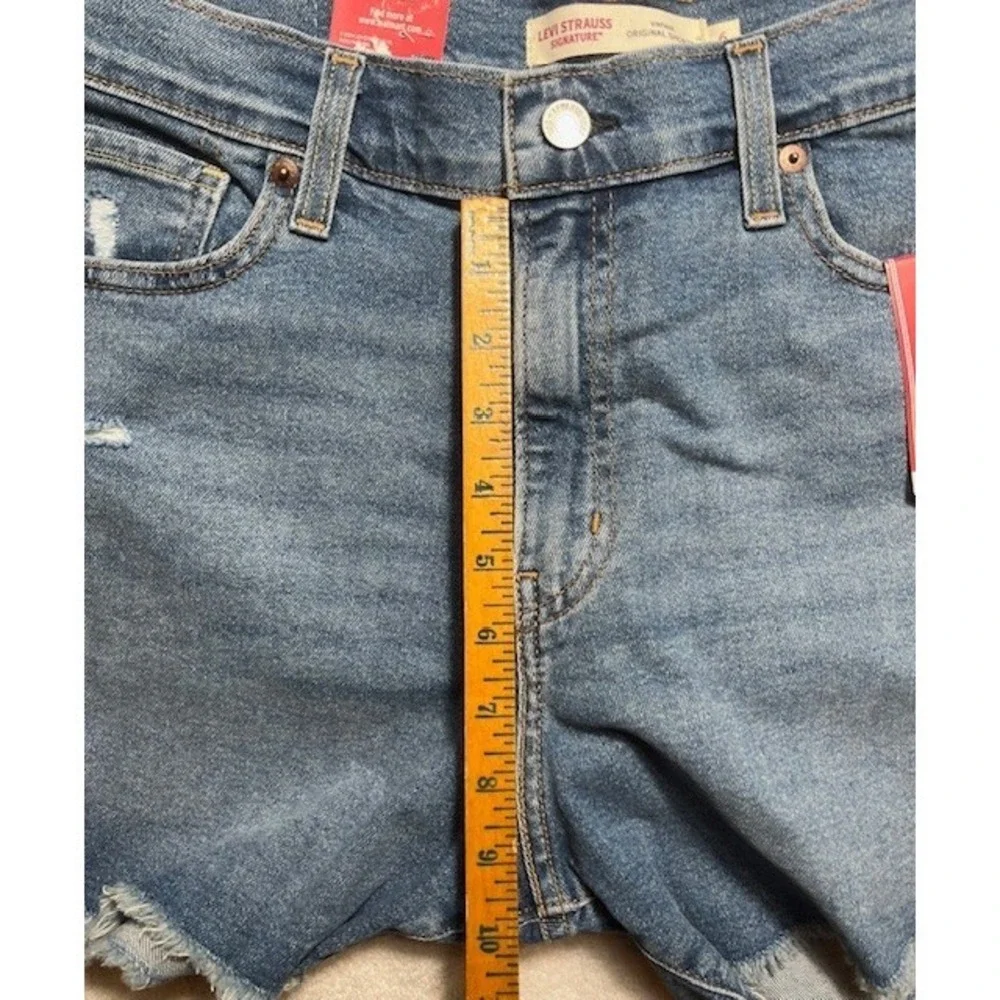 Levi Strauss Womens Sz 6 Vintage Original Shorts Raw Distress 4in NWT-1423 - Picture 3 of 5